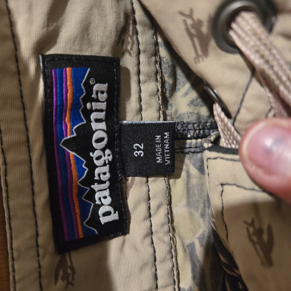 Patagonia Floral Green Men Board Shorts - Picture 4 of 6